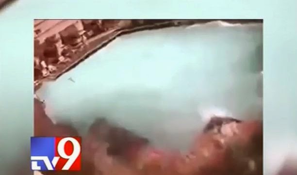 «Τσουνάμι» σε πισίνα προκάλεσε ο σεισμός στο Νεπάλ - Δείτε το βίντεο που κόβει την ανάσα - Φωτογραφία 1