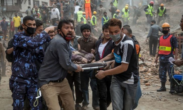 Ξεπέρασαν τους 2.200 οι νεκροί από το φονικό σεισμό στο Νεπάλ - Φωτογραφία 1