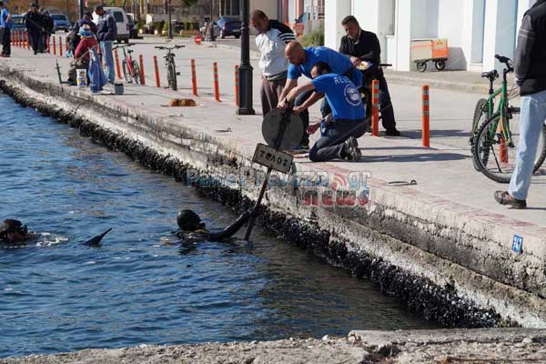 Πρέβεζα: Μπουκάλια, λάστιχα, κάδος και… πινακίδες στο Λιμάνι - Φωτογραφία 5