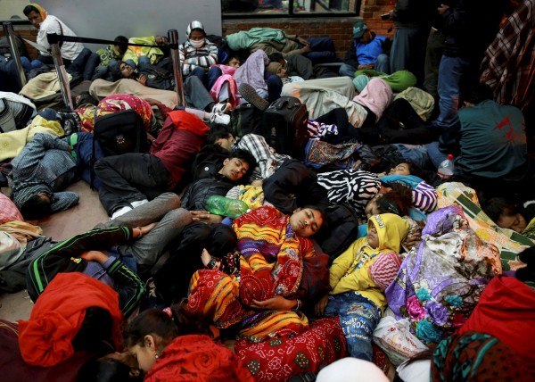 Συνεχίζεται η τραγωδία στο Νεπάλ! Στους 3.218 οι νεκροί επισήμως - Φωτογραφίες που κόβουν την ανάσα! [photos] - Φωτογραφία 3