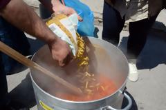 Τσουκάλι στην Ομόνοια για τους μετανάστες