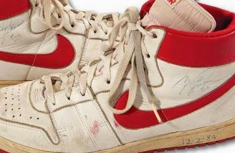 Τα παπούτσια που φορούσε ο Μάικλ Τζόρνταν το '84 πωλήθηκαν 71.533 δολάρια - Φωτογραφία 1