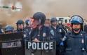 Η εικόνα για την αστυνομική βία στις ΗΠΑ που έγινε viral [photo] - Φωτογραφία 1