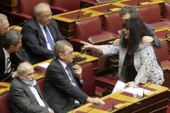 Πανικός στην Βουλή! H Βαγενά όρμησε στον Λοβέρδο! [photos]