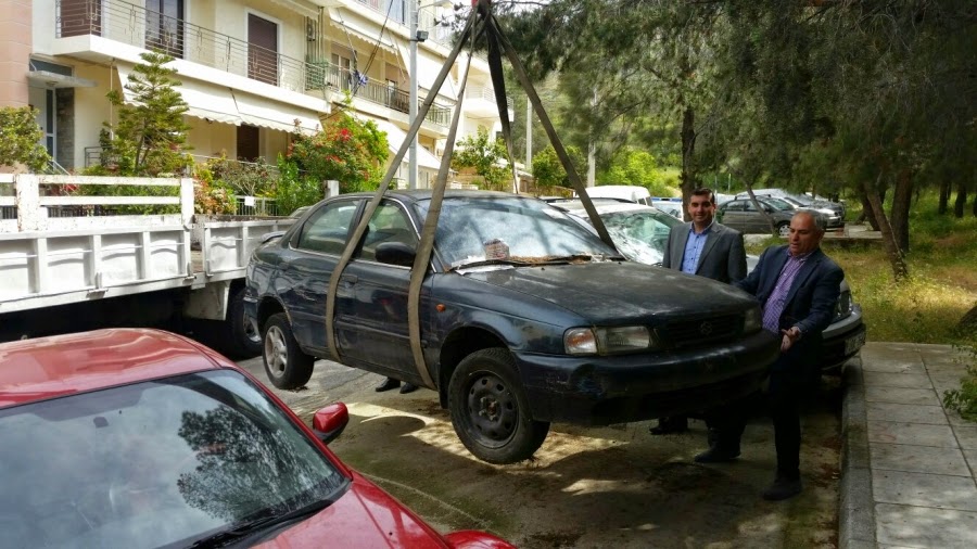Ξεκίνησε η περισυλλογή των εγκαταλελειμμένων αυτοκινήτων στον Δήμο Ελληνικού - Αργυρούπολης - Φωτογραφία 1