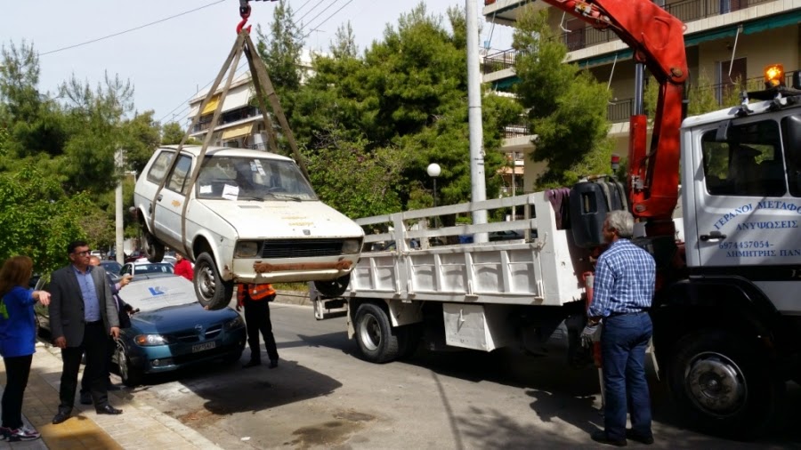 Ξεκίνησε η περισυλλογή των εγκαταλελειμμένων αυτοκινήτων στον Δήμο Ελληνικού - Αργυρούπολης - Φωτογραφία 2