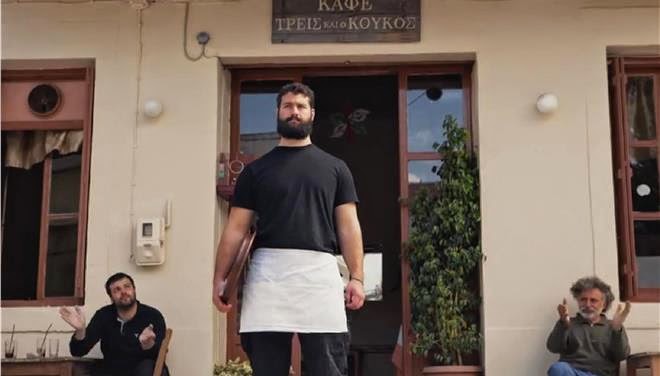 Το βίντεο με τον Μανούσο από την Κρήτη που «σπάει» ρεκόρ  [video] - Φωτογραφία 1