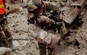 “Θαύμα” στα ερείπια του Κατμαντού – Βρέθηκε ζωντανό μωρό 4 μηνών [photos] - Φωτογραφία 3