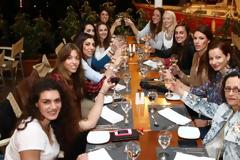 ΓΕΥΜΑ ΣΤΟ ΜΙΚΡΟΛΙΜΑΝΟ ΓΙΑ ΤΙΣ ΝΤΑΜΠΛΟΥΧΕΣ! (PHOTOS)