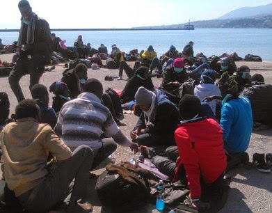 Τα καραβάνια των μεταναστών εξακολουθούν να καταφθάνουν στη Λέσβο - Φωτογραφία 1