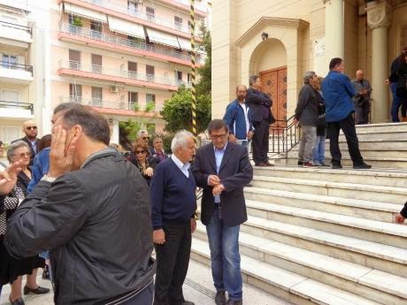 Πάτρα: Πλήθος κόσμου στην κηδεία του Φάνη Τσιμιγκάτου - Φωτογραφία 2