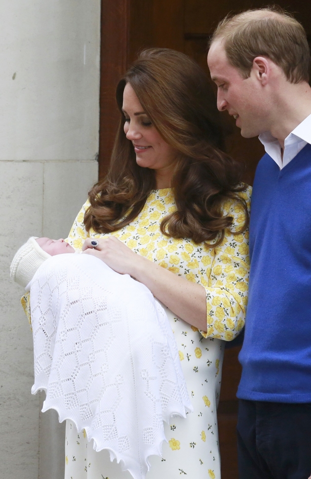 Οι πρώτες φωτογραφίες της νεογέννητης πριγκίπισσας στην αγκαλιά της μαμάς της - Κάνουν το γύρο του κόσμου... [photos] - Φωτογραφία 3