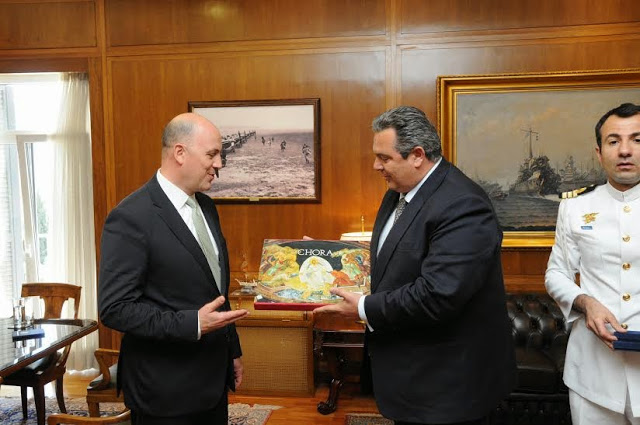 Συνάντηση ΥΕΘΑ Πάνου Καμμένου με τον Πρέσβη της Τουρκίας στη Ελλάδα - Φωτογραφία 1