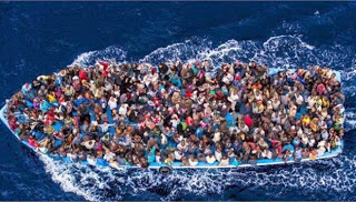 Νέα τραγωδία με μετανάστες - Δεκάδες νεκροί ανοικτά της Ιταλίας - Φωτογραφία 1