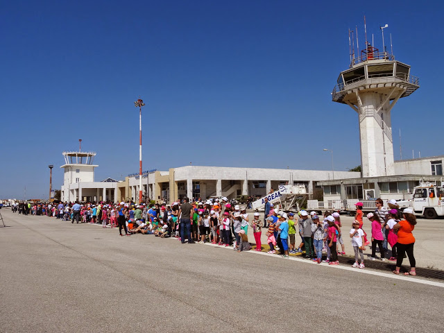 Επίδειξη αλμάτων αλεξιπτωτιστών, σήμερα, στον αερολιμένα Αλεξανδρούπολης «ΔΗΜΟΚΡΙΤΟΣ» - Φωτογραφία 5