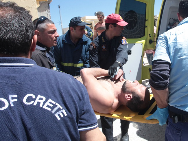 Εγκλωβίστηκε σε δεξαμενή ενώ εκτελούσε εργασίες - Φωτογραφία 6