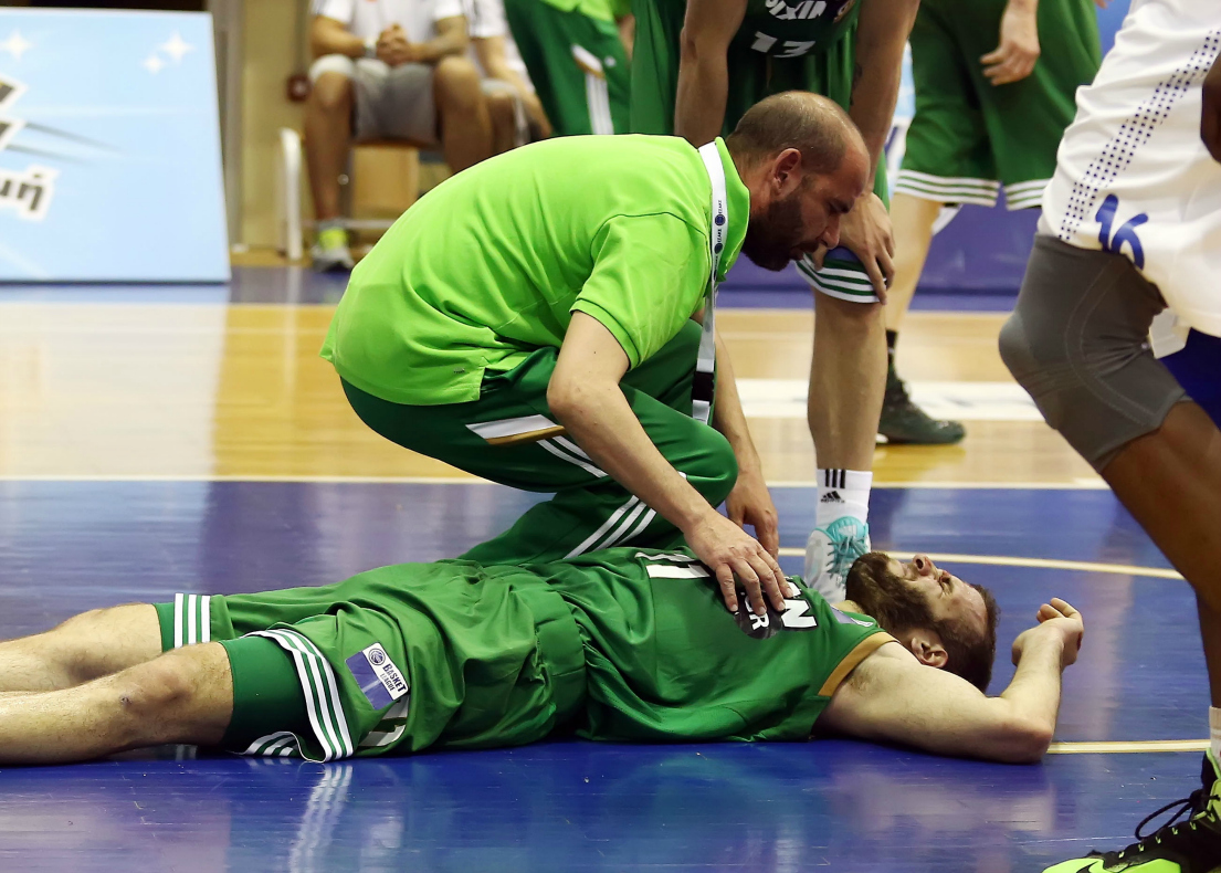 ΠΡΙΝ ΛΙΓΟ: Στο νοσοκομείο παίκτης του Παναθηναϊκού - Δεν υπήρχε ασθενοφόρο... [photos] - Φωτογραφία 3