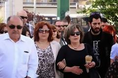 Στη δίκη της Χρυσής Αυγής οι γονείς του Παύλου Φύσσα [photos]