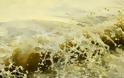 H γύρη έβαψε και την θάλασσα της Ναυπάκτου - Δείτε απίθανες φωτογραφίες