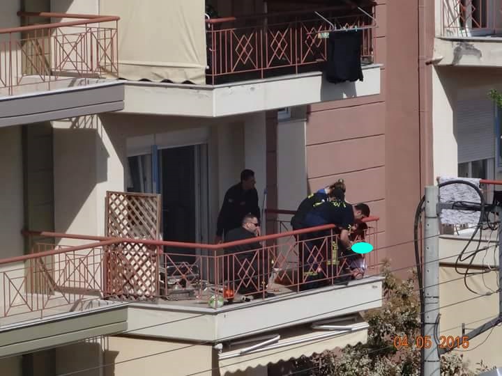 ΚΑΡΕ- ΚΑΡΕ ο απεγκλωβισμός ενός μικρού παιδιού από το μπαλκόνι του σπιτιού του στη Θεσσαλονίκη [photos] - Φωτογραφία 3