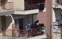 ΚΑΡΕ- ΚΑΡΕ ο απεγκλωβισμός ενός μικρού παιδιού από το μπαλκόνι του σπιτιού του στη Θεσσαλονίκη [photos] - Φωτογραφία 2