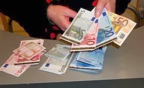 Πού πήγαν 26 δισ. ευρώ που «σήκωσαν» οι Έλληνες - Φωτογραφία 1