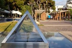 Πάτρα: Η ...πυραμίδα των Υψηλών Αλωνίων - Όλοι περνούν, κοιτούν