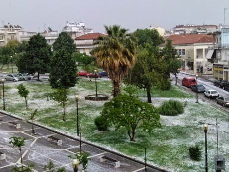 Δυτική Ελλάδα: Στα λευκά λόγω....χαλαζόπτωσης το κέντρο του Αγρινίου! - Φωτογραφία 2