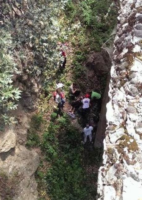 Αχαΐα: Καρέ καρέ η διάσωση της 27χρονης που έπεσε σε γκρεμό 15 μέτρων στο φαράγγι του Βουραϊκού - Φωτογραφία 2