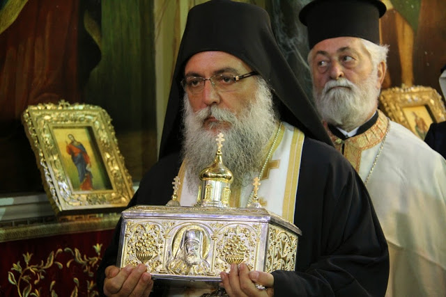 Πέντε μεγάλους Αγίους υποδέχθηκε σήμερα η Μητρόπολη Πειραιώς... [video] - Φωτογραφία 11