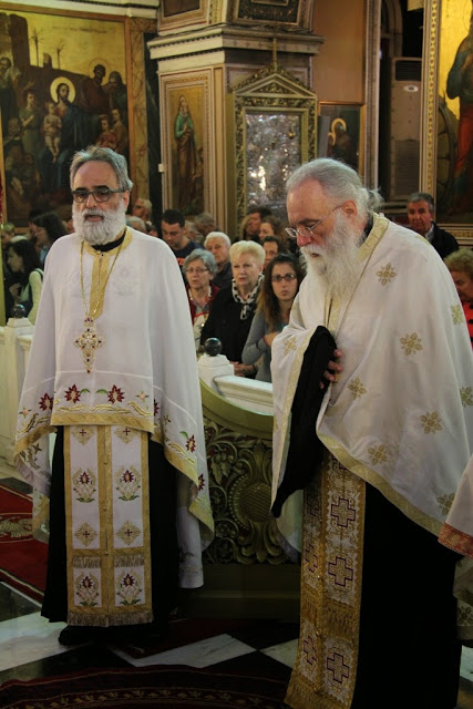 Πέντε μεγάλους Αγίους υποδέχθηκε σήμερα η Μητρόπολη Πειραιώς... [video] - Φωτογραφία 15