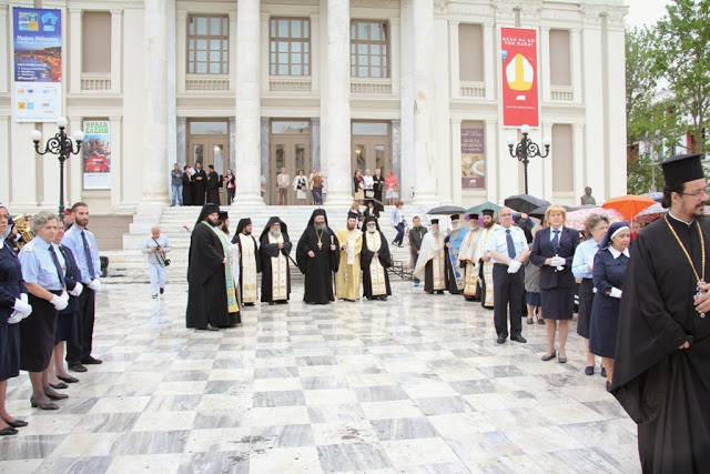 Πέντε μεγάλους Αγίους υποδέχθηκε σήμερα η Μητρόπολη Πειραιώς... [video] - Φωτογραφία 2