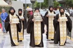 Πέντε μεγάλους Αγίους υποδέχθηκε σήμερα η Μητρόπολη Πειραιώς... [video]