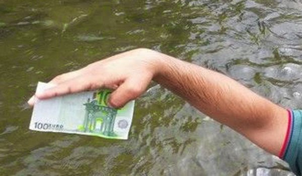 Τρίκαλα: Λύθηκε το μυστήριο με τα χαρτονομίσματα στον ποταμό! - Φωτογραφία 1