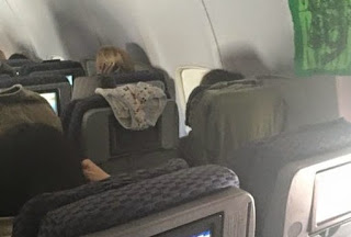 Άξεστοι επιβάτες αεροπλάνου που δε θα άντεχες να συνταξιδέψεις μαζί τους [photos] - Φωτογραφία 1