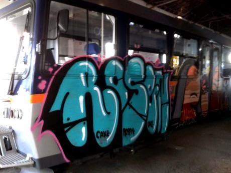 Καλάβρυτα: Κάλυψαν με γκράφιτι τα βαγόνια του Οδοντωτού - Έξαλλοι πολίτες και εργαζόμενοι - Φωτογραφία 1