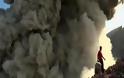 BINTEO ΣΟΚ: Ηφαίστειο εκρήγνυται δίπλα σε αμέριμνους τουρίστες! [video]