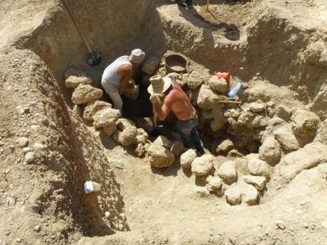 Η αποκάλυψη του αρχαιολογικού πλούτου της Αιγιάλειας - Φωτογραφία 3