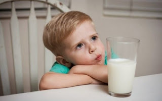 Τι να κάνετε όταν το παιδί σας αρνείται ξαφνικά να πιει γάλα! - Φωτογραφία 1