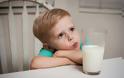 Τι να κάνετε όταν το παιδί σας αρνείται ξαφνικά να πιει γάλα!