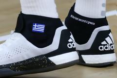 ΤΑ ΕΡΥΘΡΟΛΕΥΚΑ ΠΑΠΟΥΤΣΙΑ ΠΟΥ... ΕΚΛΕΨΑΝ ΤΗΝ ΠΑΡΑΣΤΑΣΗ! (PHOTOS)