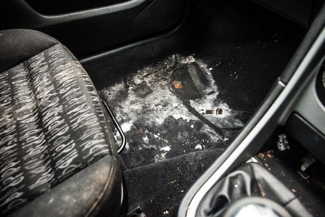 Είσαι γυναίκα, οδηγάς και δεν καθαρίζεις ΠΟΤΕ το αυτοκίνητό σου; Δες τί μπορεί να σου συμβεί! [photos] - Φωτογραφία 2