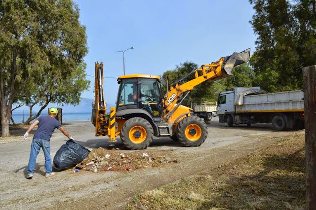 Καθαρισμός του κατεστραμμένου κολυμβητηρίου της Αγυιάς - Φωτογραφία 5