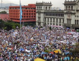 Διαδηλώσεις με αίτημα την παραίτηση του προέδρου Ότο Πέρες στην Γουατεμάλα - Φωτογραφία 1