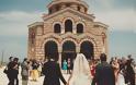 Ο γάμος της χρονιάς στο Ηράκλειο - Ούτε που φαντάζεστε με τι πήγε στην εκκλησία ο γαμπρός! [photos]