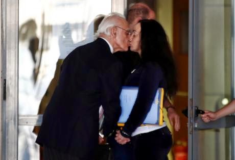 Το φιλί του Άκη Τσοχατζόπουλου στη Βίκυ Σταμάτη – Δείτε φωτο - Φωτογραφία 3