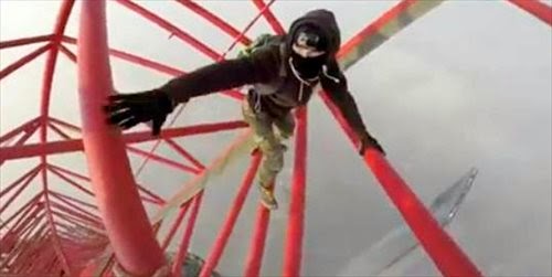 Βίντεο που κόβει την ανάσα! Πως να σκαρφαλώσετε στο δεύτερο ψηλότερο κτίριο του πλανήτη [video] - Φωτογραφία 1