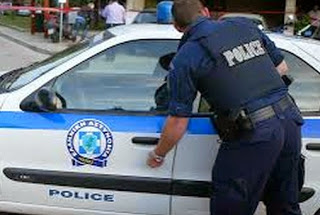 Επώνυμες μαϊμούδες βρήκαν οι Αστυνομικοί στο κέντρο της Αθήνας... - Φωτογραφία 1