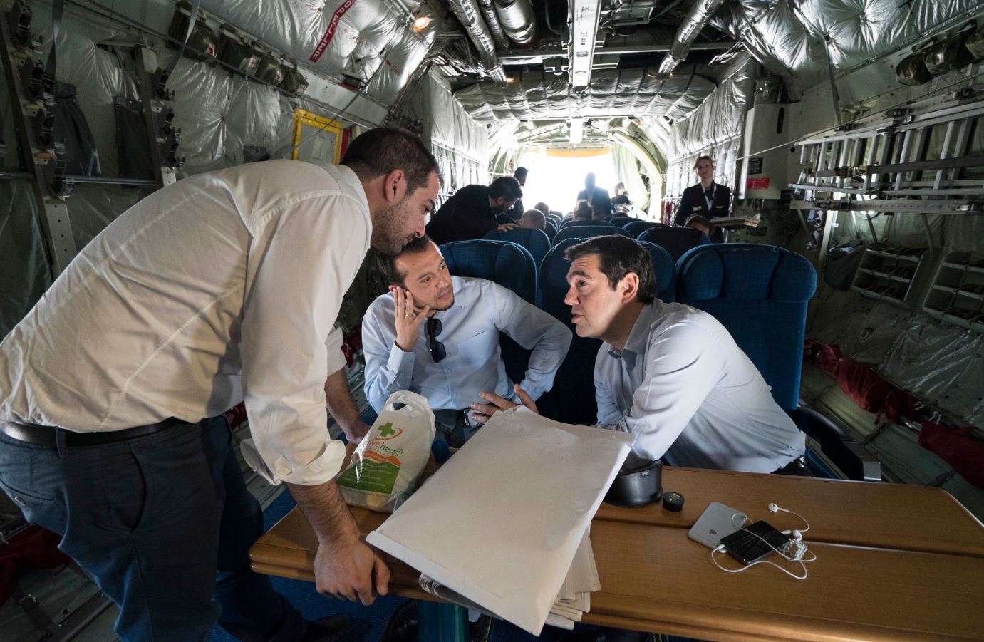 Η πτήση του Τσίπρα με το C-130 στη Ρίγα: Φωτογραφικό υλικό μέσα από το αεροπλάνο - Δείτε πως το μετέτρεψαν για να ταξιδέψει ο Αλέξης [photos] - Φωτογραφία 6