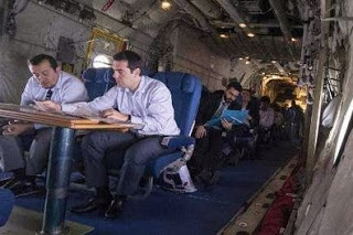 Το twitter ξεσάλωσε με το C-130 του Τσίπρα: Σχόλια, ατάκες και φωτογραφίες που σαρώνουν [photos] - Φωτογραφία 1
